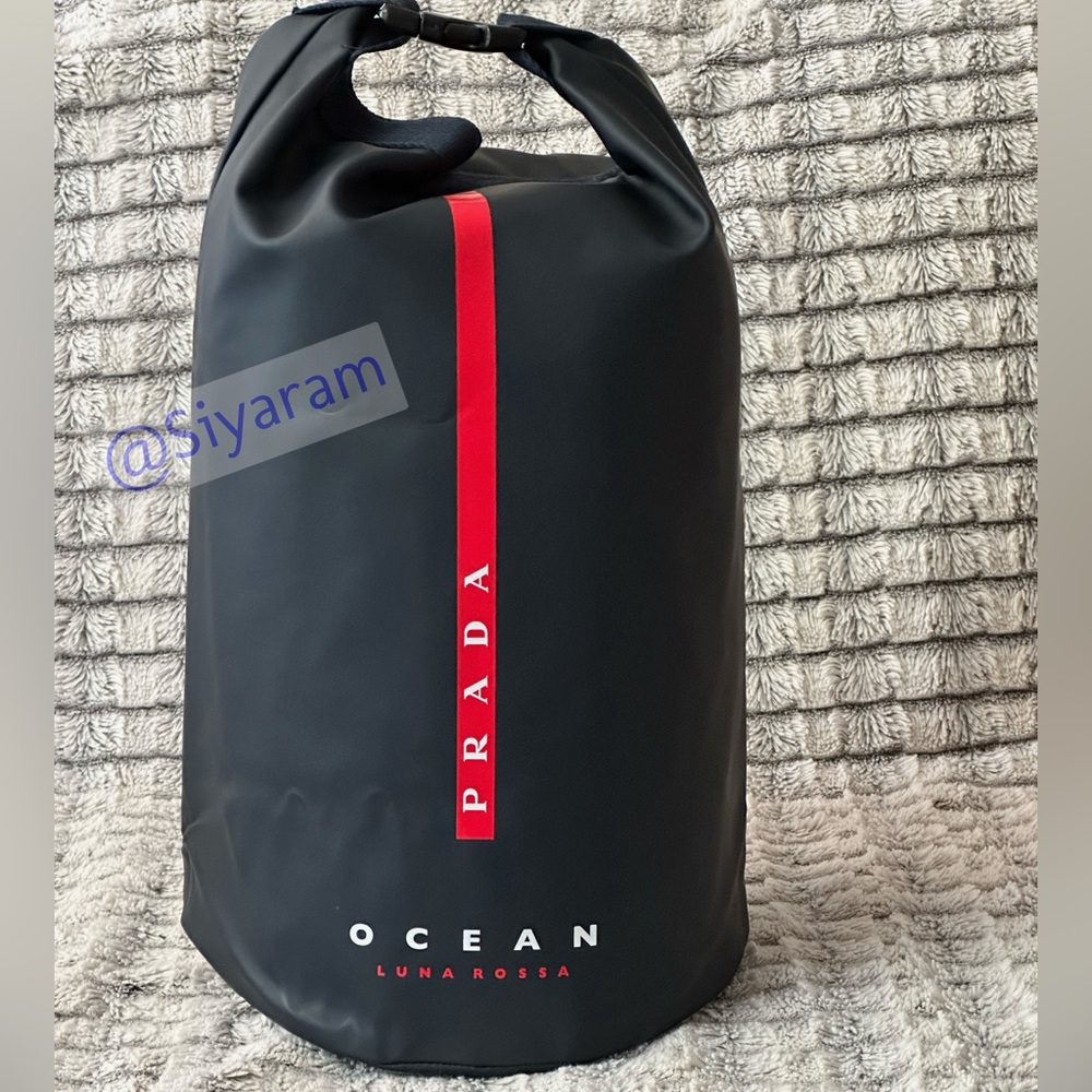 Prada sailing bag/ bucket bag/ gym bag / travel / Weekender bag - Picture 2 of 9